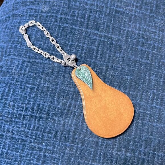 Authentic HERMÈS Pear leather bag charm 🍐 - Picture 2 of 8
